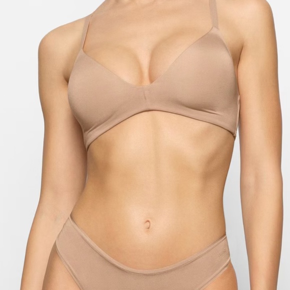 SKIMS Other - SKIMS Women's Wireless Form T-Shirt Bra Beige Size 34A